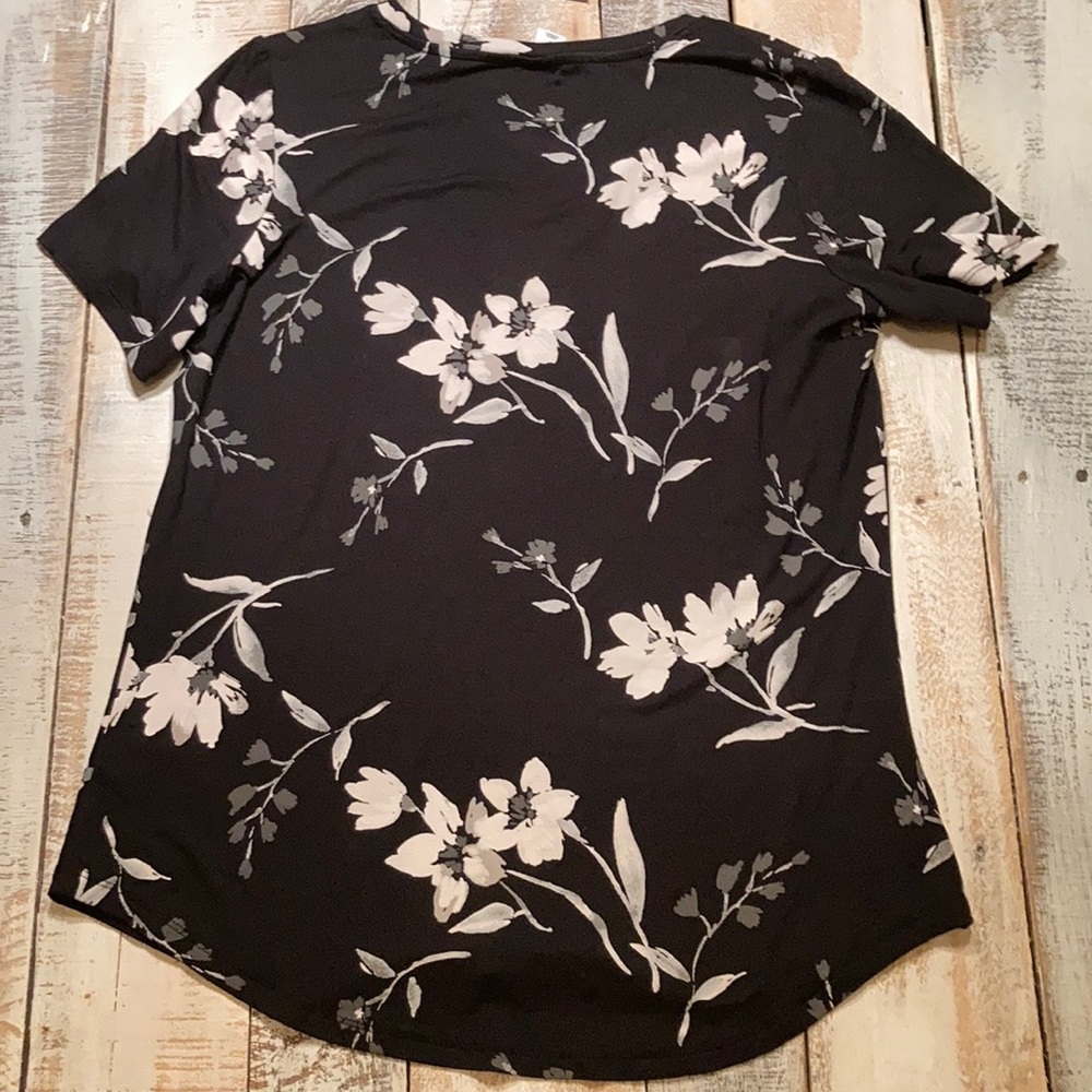 SOLD NWT Old Navy Luxe Vneck Top - Picture 5 of 5